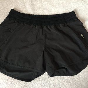 Lululemon Tracker Mid Rise Short